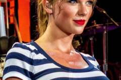 Taylor Swift's beautiful fucking face